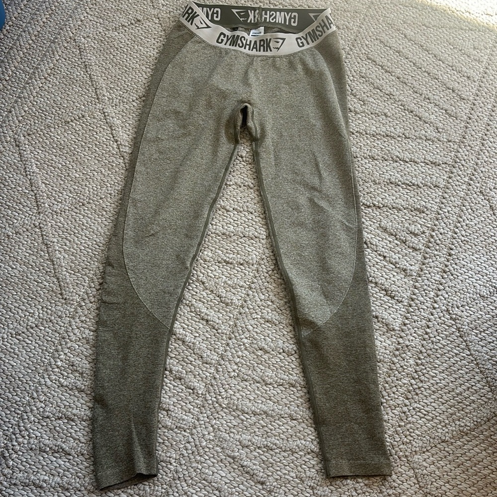 ✨Green Gym Shark Leggings Size Large